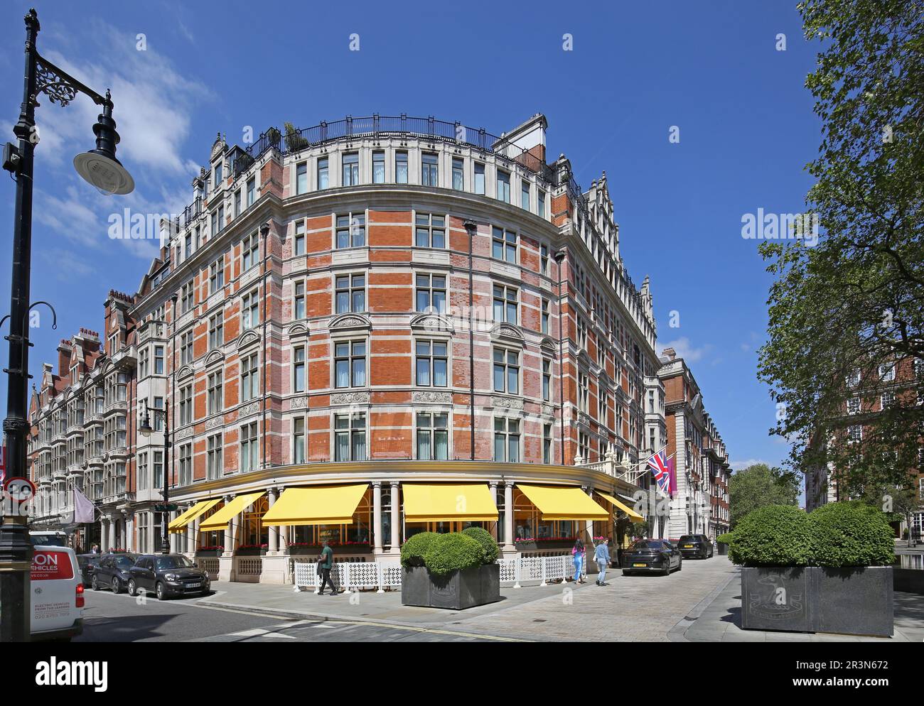 Exterior view of the luxury Connaught Hotel, Mayfair, London, UK.  Located on the corner of  Carlos Place and Mount street. Stock Photo