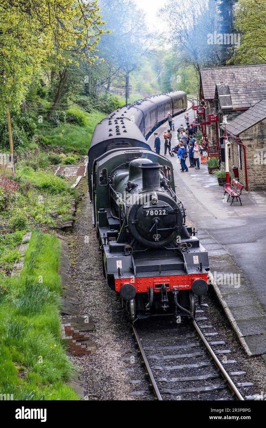 Steam train stopped at Haworth Train Station on the Keighley Worth ...