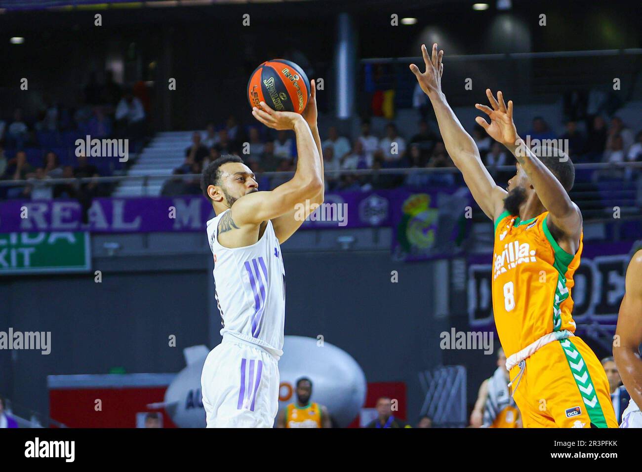 Baloncesto acb hi-res stock photography and images - Page 3 - Alamy