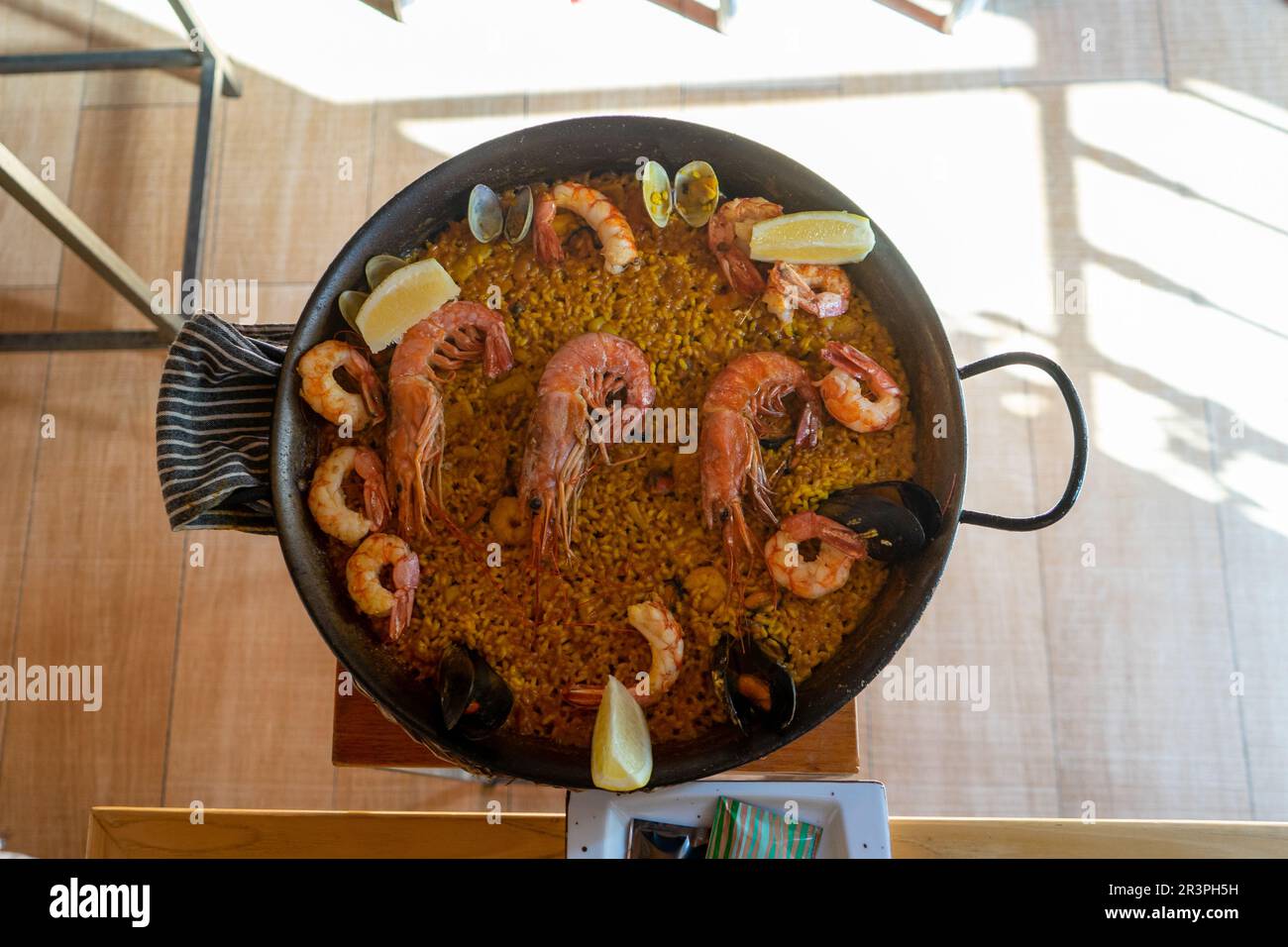 Paella valenciana valencia hi-res stock photography and images