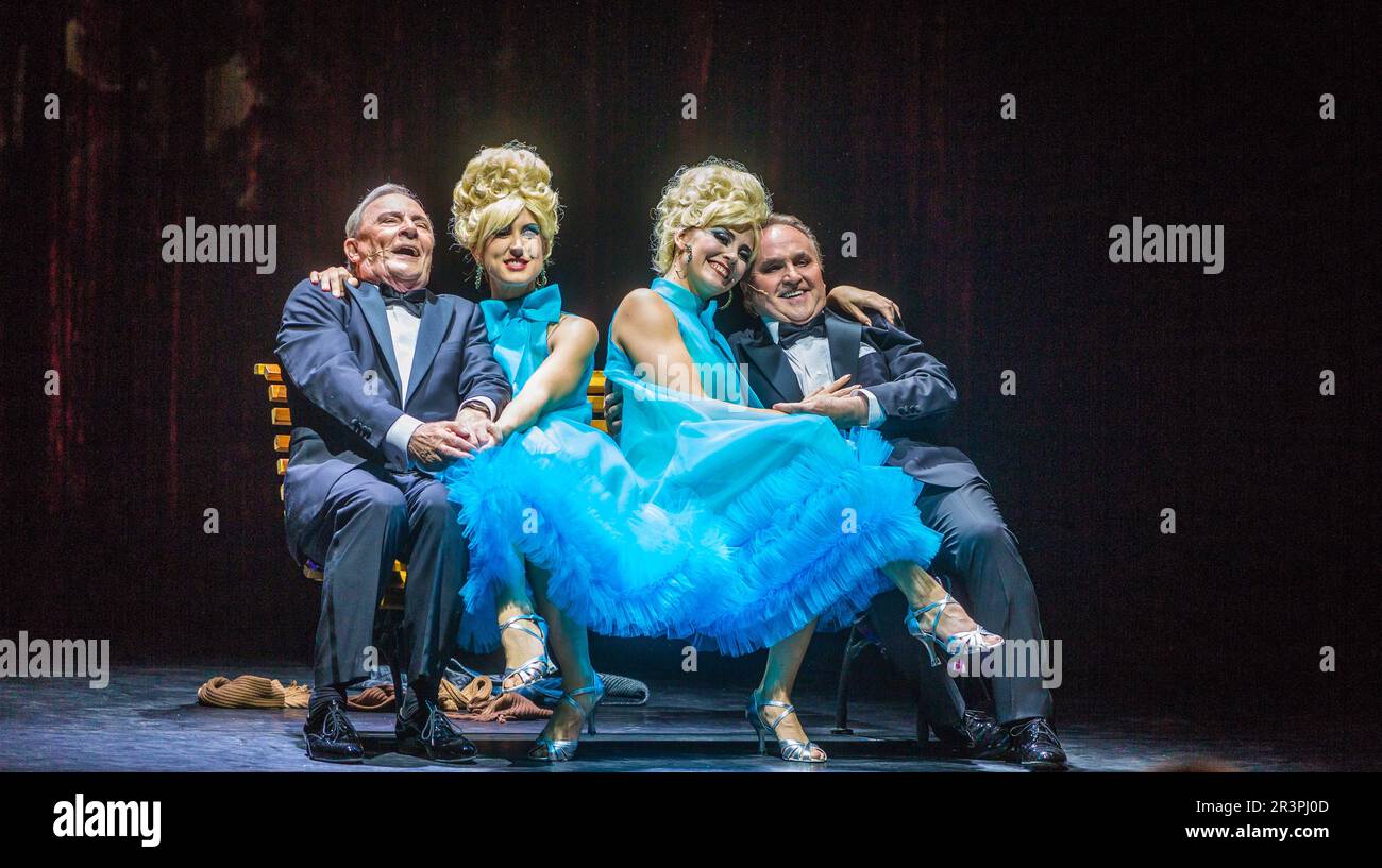 Peter Renz Helmut Baumann in All-Singing, All-Dancing Yiddish Revue von ...