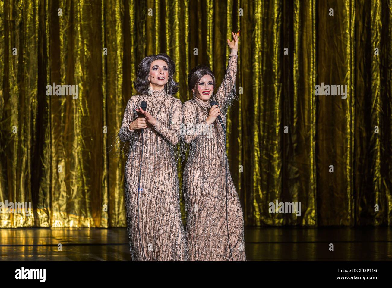 Ruth Bauer-Kvam and Katharine Mehrling in All-Singing, All-Dancing Yiddish Revue by Barrie Kosky Stock Photo