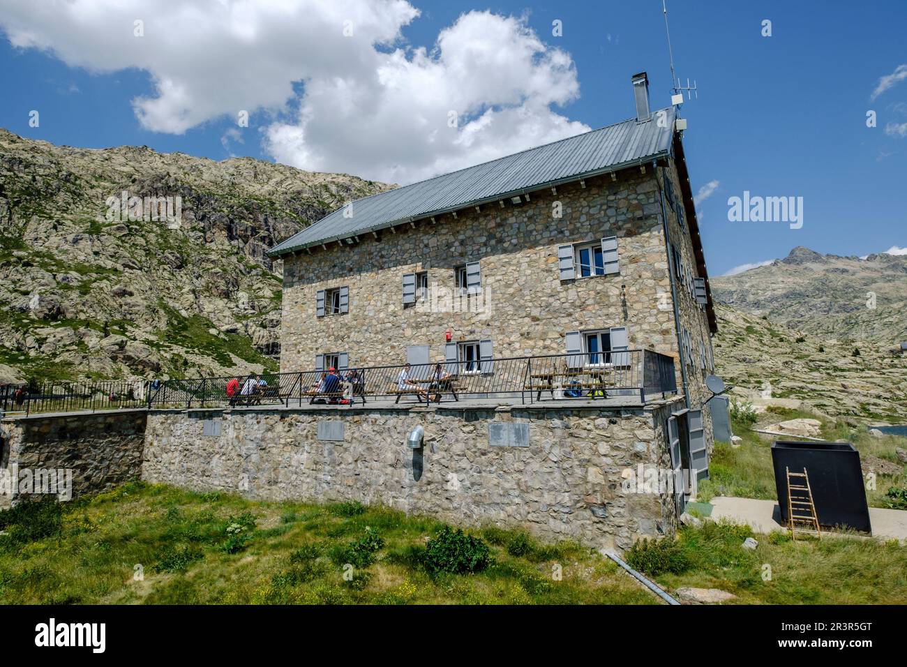 Bachimaña refuge, Ibones azules and Bachimaña alto route, Huesca province, Spain. Stock Photo
