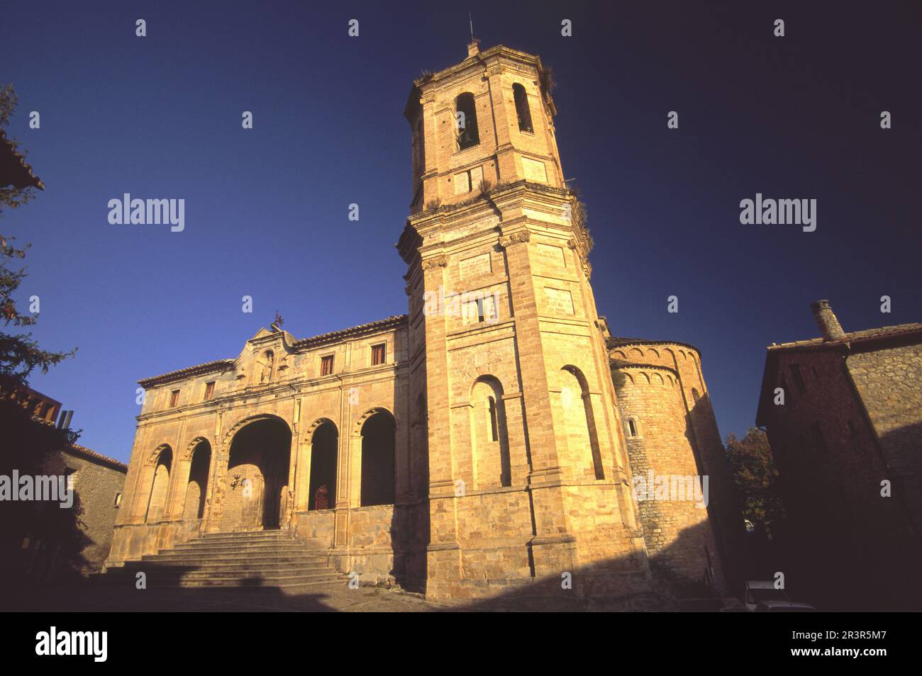 Catedral romanica de San Vicente.Roda de Isabena.(Romanico s.X-XIII) Valle de Isábena.Pirineo Aragones.Huesca.España. Stock Photo