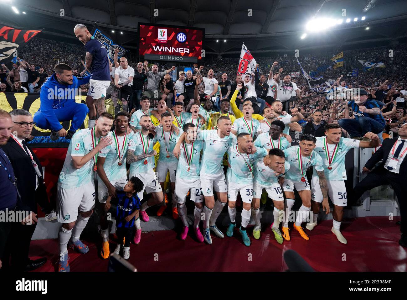 the players of Fiorentina Primavera celebrate victory of trophy News  Photo - Getty Images