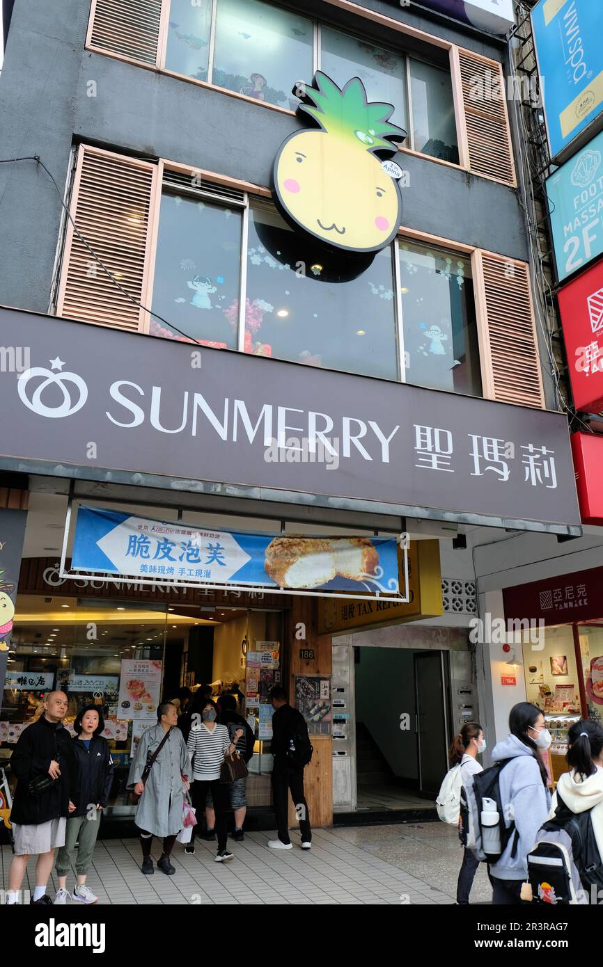 Sunmerry bakery store in the Daan District, Taipei, Taiwan; local pastry shop specializing in Taiwanese bread, pineapple cake, and pastries. Stock Photo