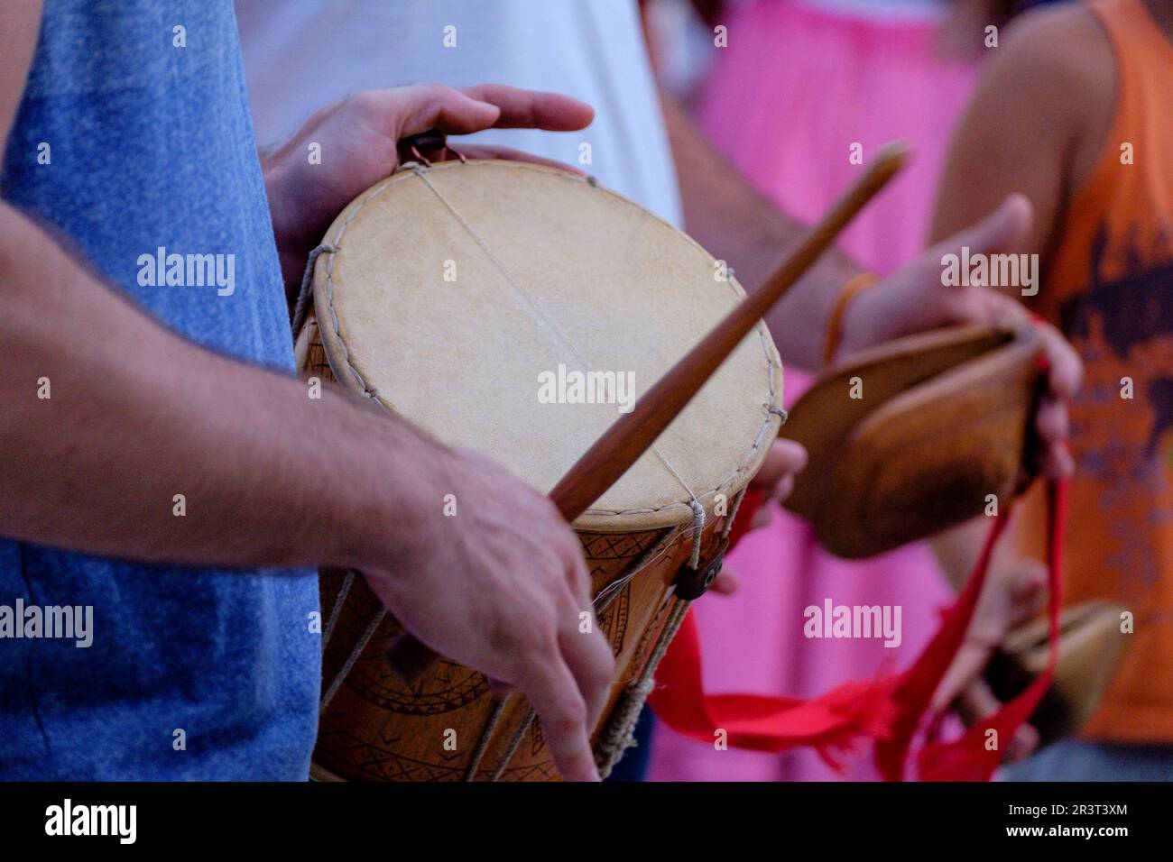 I(castanyoles)hechas de enebro y tambor, instrumentos de ball Pages  ibicenco, Ibiza, balearic islands, Spain Stock Photo - Alamy