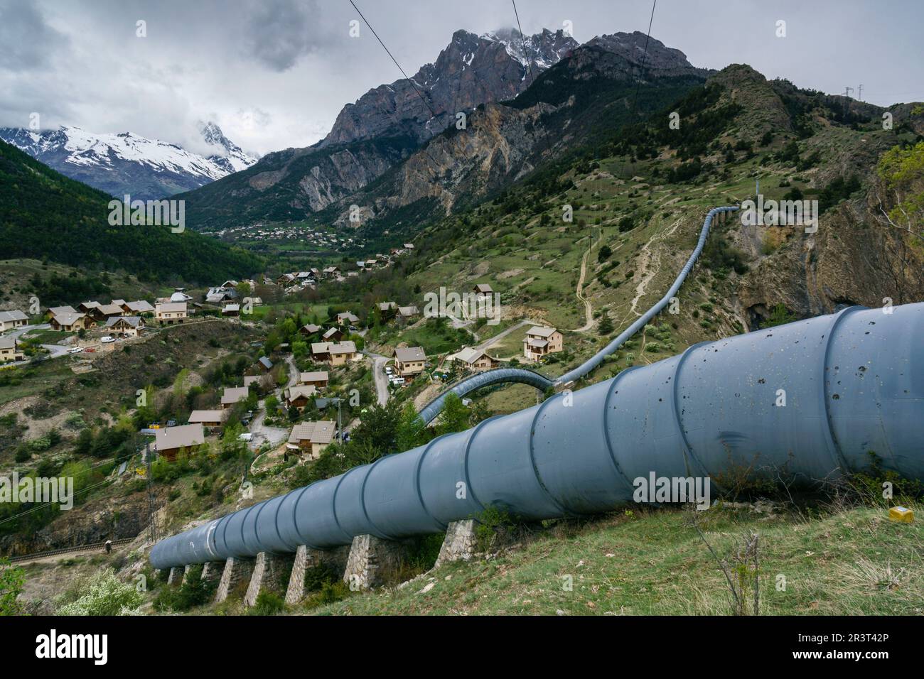 tubos de agua,Valle Des Pres, Provenza-Alpes-Costa Azul, departamento de Altos Alpes, en el distrito de Briançon. Stock Photo
