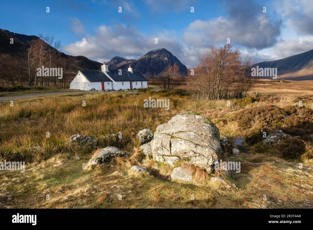 casa tipica, valle de Glen Coe ,Geoparque Lochaber, Highlands, Escocia, Reino Unido. Stock Photo