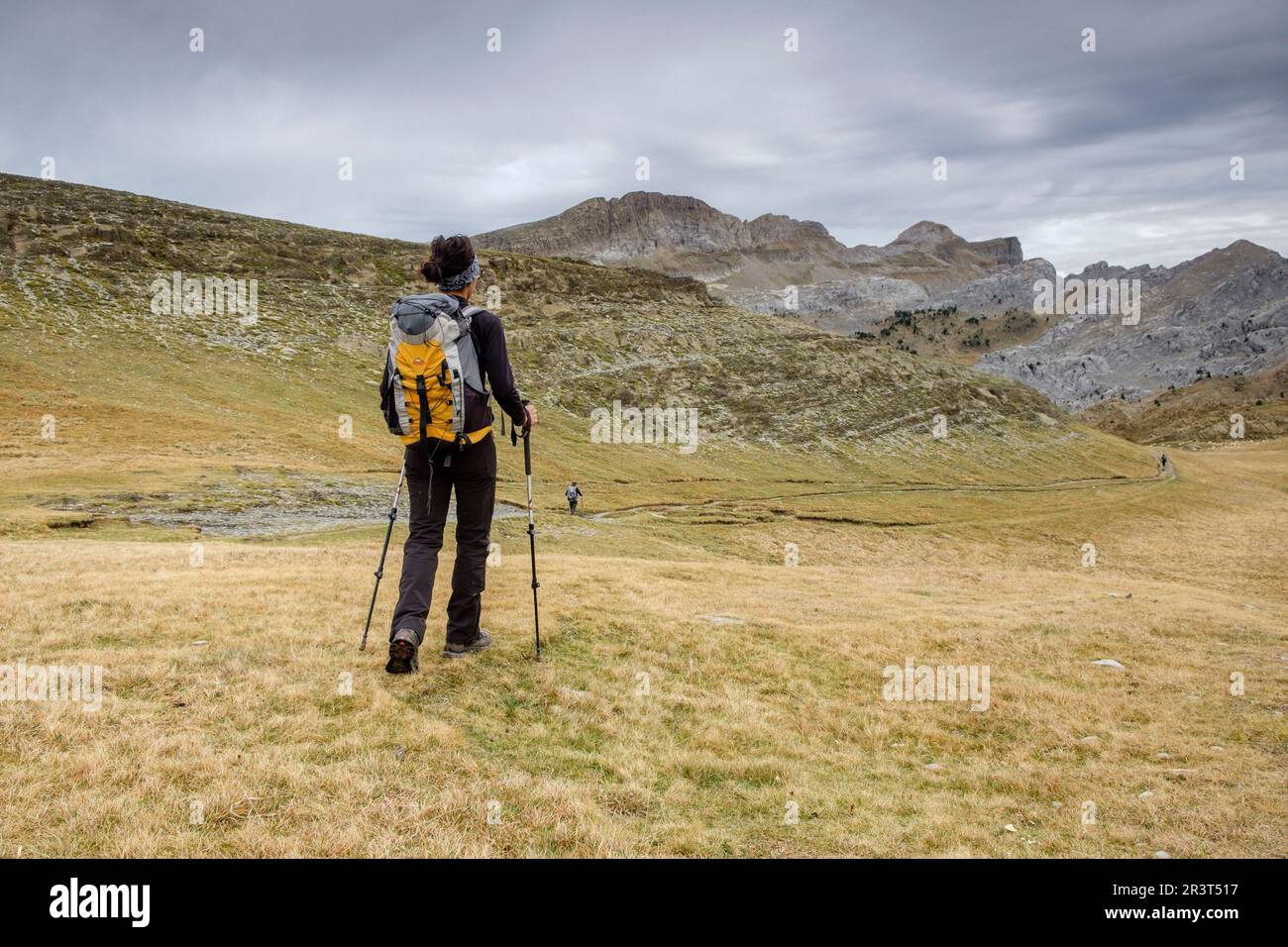 escursionistas, Linza, Parque natural de los Valles Occidentales, Huesca, cordillera de los pirineos, Spain, Europe. Stock Photo