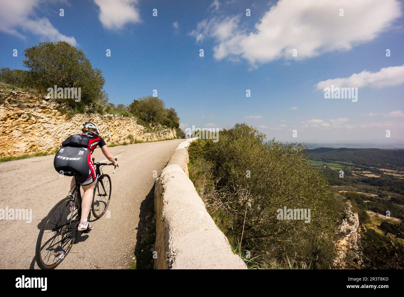 ciclistas en la cima de la montaña de Randa, Algaida, Mallorca, balearic islands, spain, europe. Stock Photo