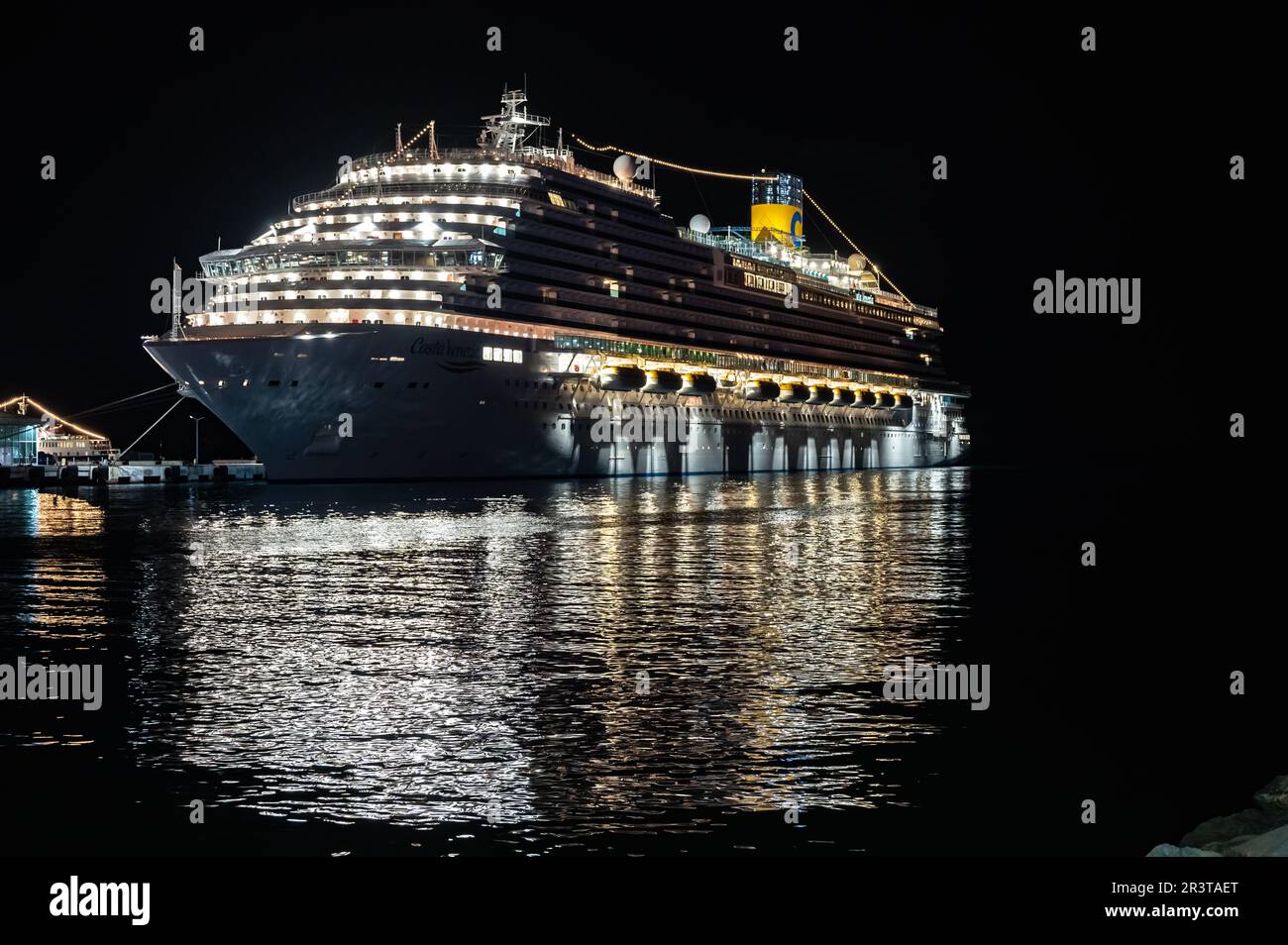 Cruise ship shop shops shopping hi-res stock photography and images - Alamy