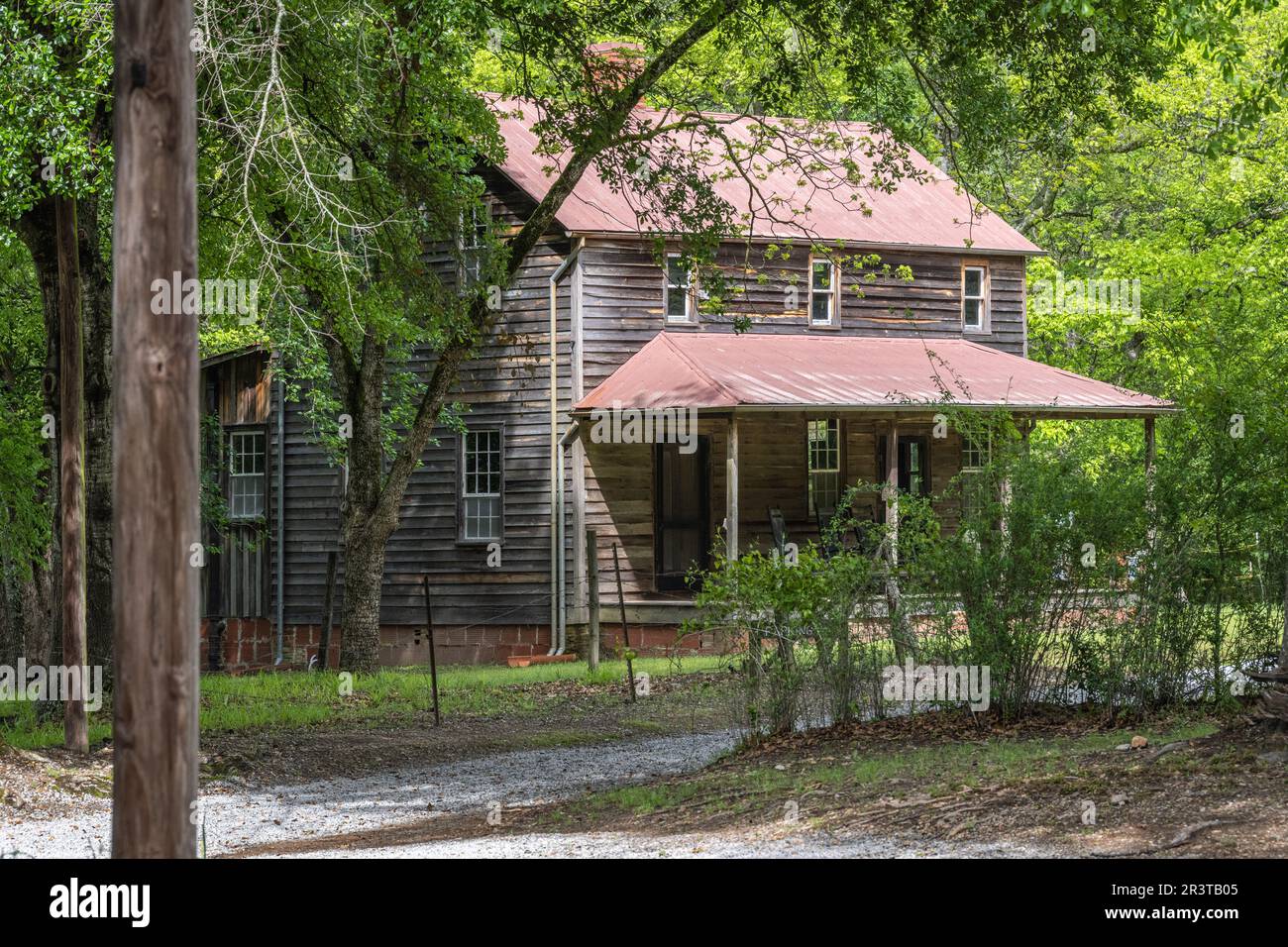 The mid-19th century historic Hill House, a tenant farmhouse, at  Andalusia Farm, the home of writer Flannery O'Connor (1925-1964.) (USA) Stock Photo