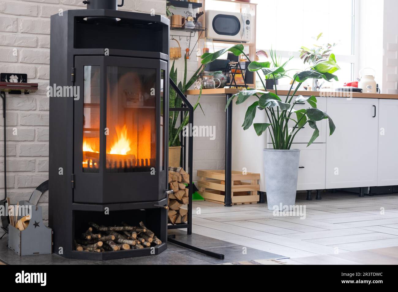 Steel fireplace hi res stock photography and images Alamy