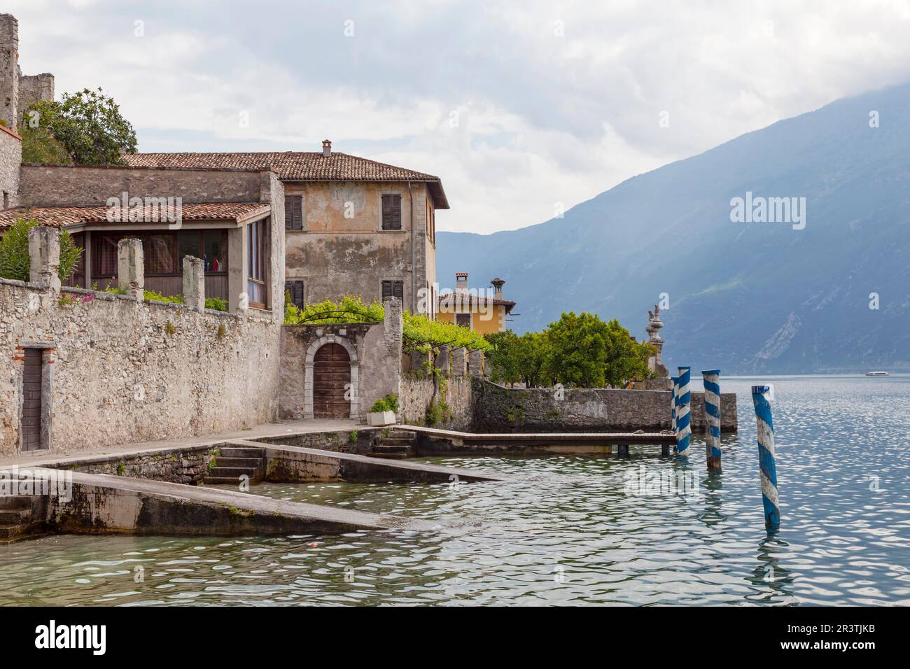 Lakeside promenade limone sul hi-res stock photography and images - Alamy
