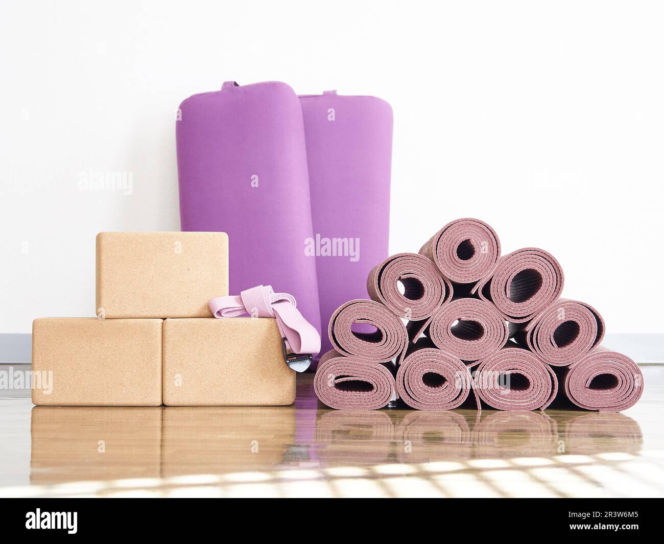 Yoga images hires stock photography and images Alamy