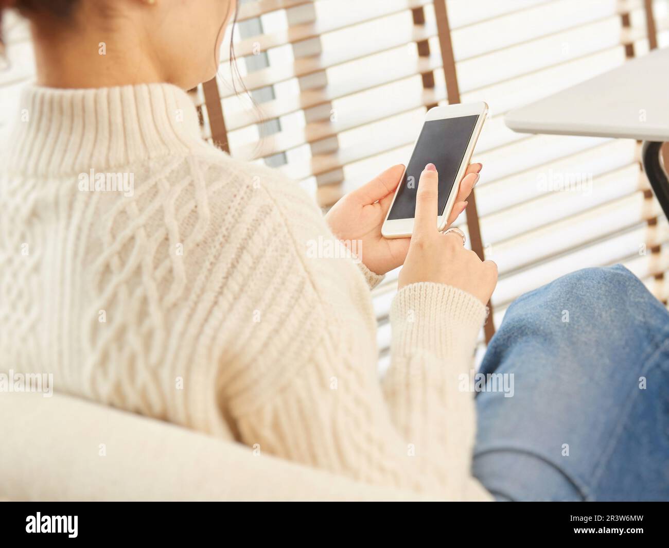 Japanese women using smartphones hi-res stock photography and images ...