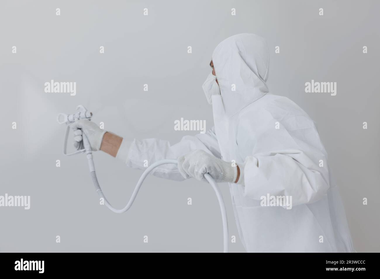 Man painting wall in living hi-res stock photography and images - Alamy