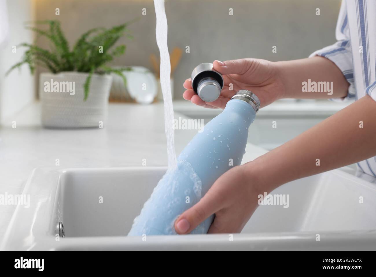 Thermos flask washing hires stock photography and images Alamy