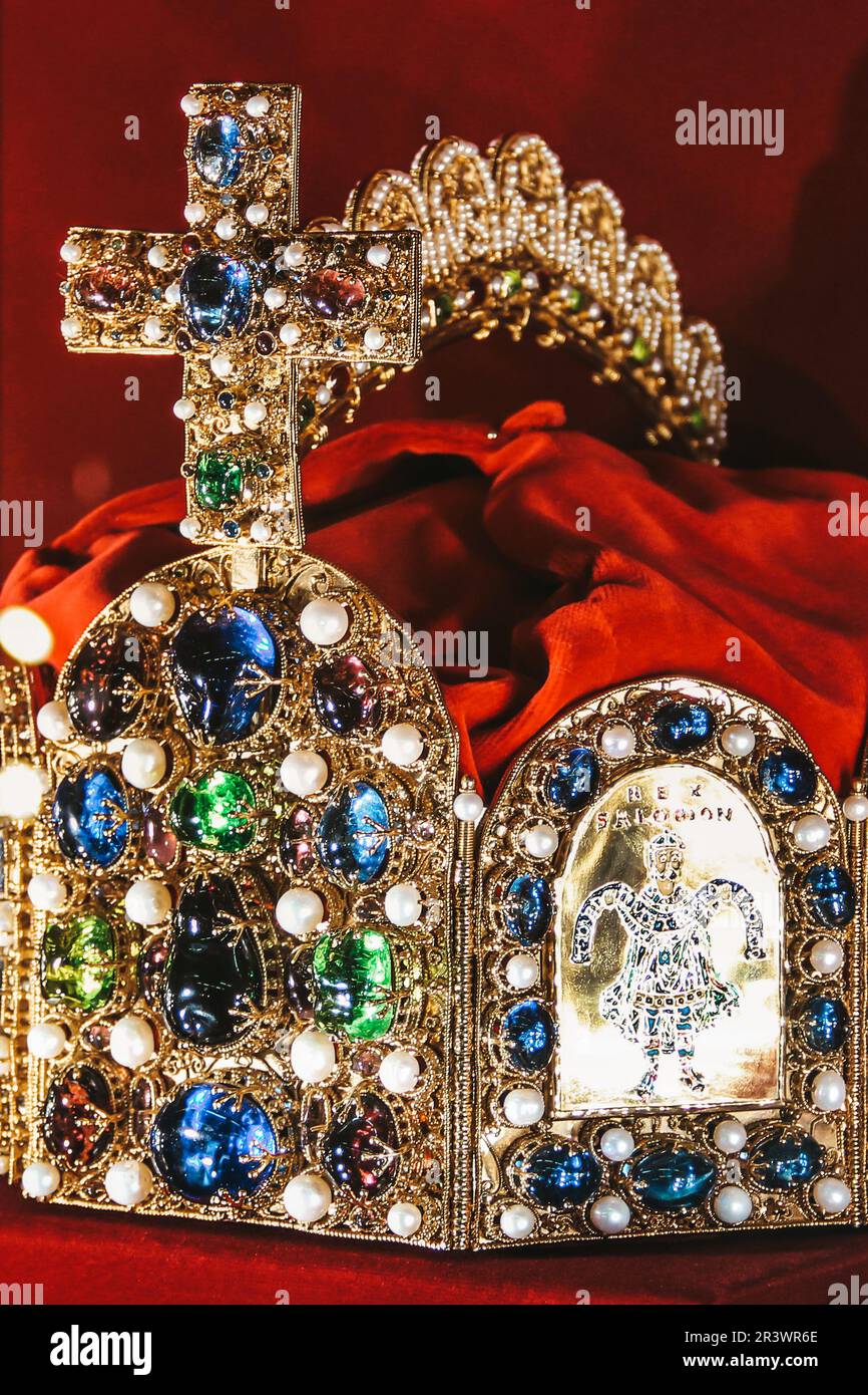 Golden crown on a red background. Jewel Stock Photo - Alamy