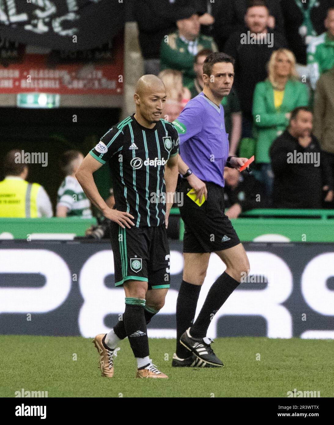 EDINBURGH, UK. 24th May, 2023. Celtic forward, Daizen Maeda, is given his marching order by Match referee, Kevin Clancy, during the match between Hibernian and Celtic in the cinch Premiership at Easter Road Stadium, Edinburgh, Midlothian, UK. 24/5/2023. Credit: Ian Jacobs/Alamy Live News Stock Photo