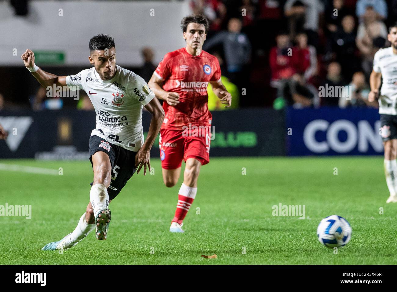 Buenos Aires, Argentina. 24th May, 2023. Fausto Vera of Corinthians seen in action during the Copa CONMEBOL Libertadores 2023 group E match between Argentinos Juniors and Corinthians at Diego Maradona Stadium. Final score; Argentinos Juniors 0:0 Corinthians (Photo by Manuel Cortina/SOPA Images/Sipa USA) Credit: Sipa USA/Alamy Live News Stock Photo