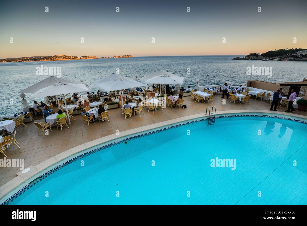 terraza al aire libre, bar restaurante La Gran Tortuga, aldea de Cala Fornells, Calvia, Mallorca,Islas Baleares, Spain. Stock Photo
