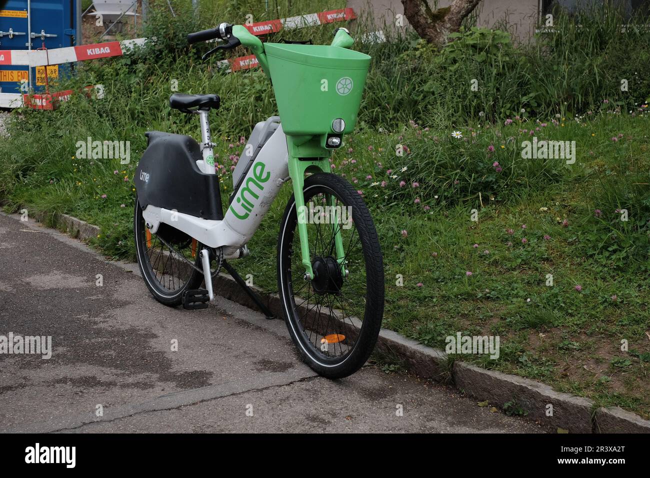 Lime bike hi-res stock photography and images - Page 3 - Alamy