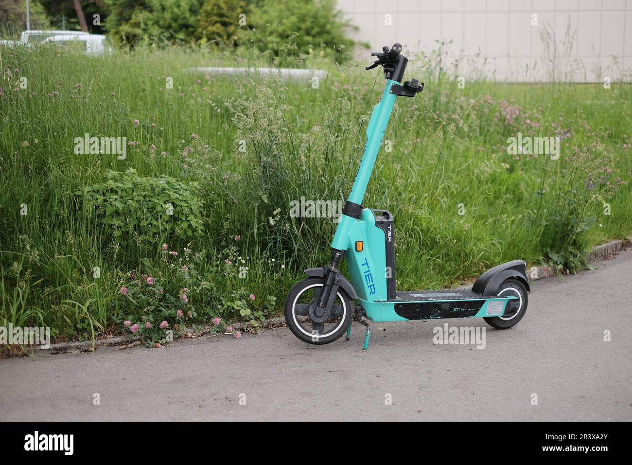 Tier electric scooter hi-res stock photography and images - Alamy
