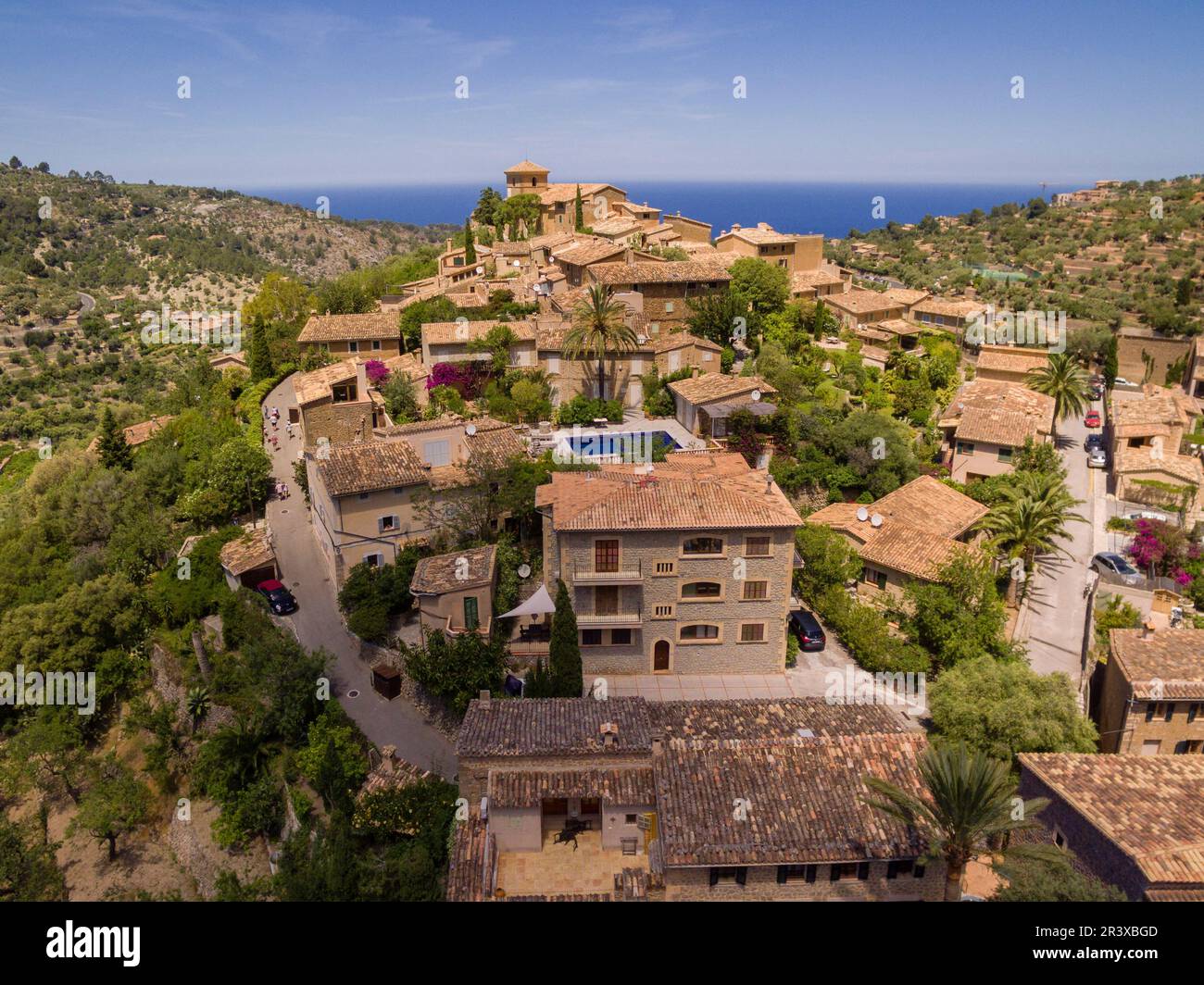 Deià, iglesia y parte alta del pueblo, Mallorca, balearic islands, spain, europe. Stock Photo