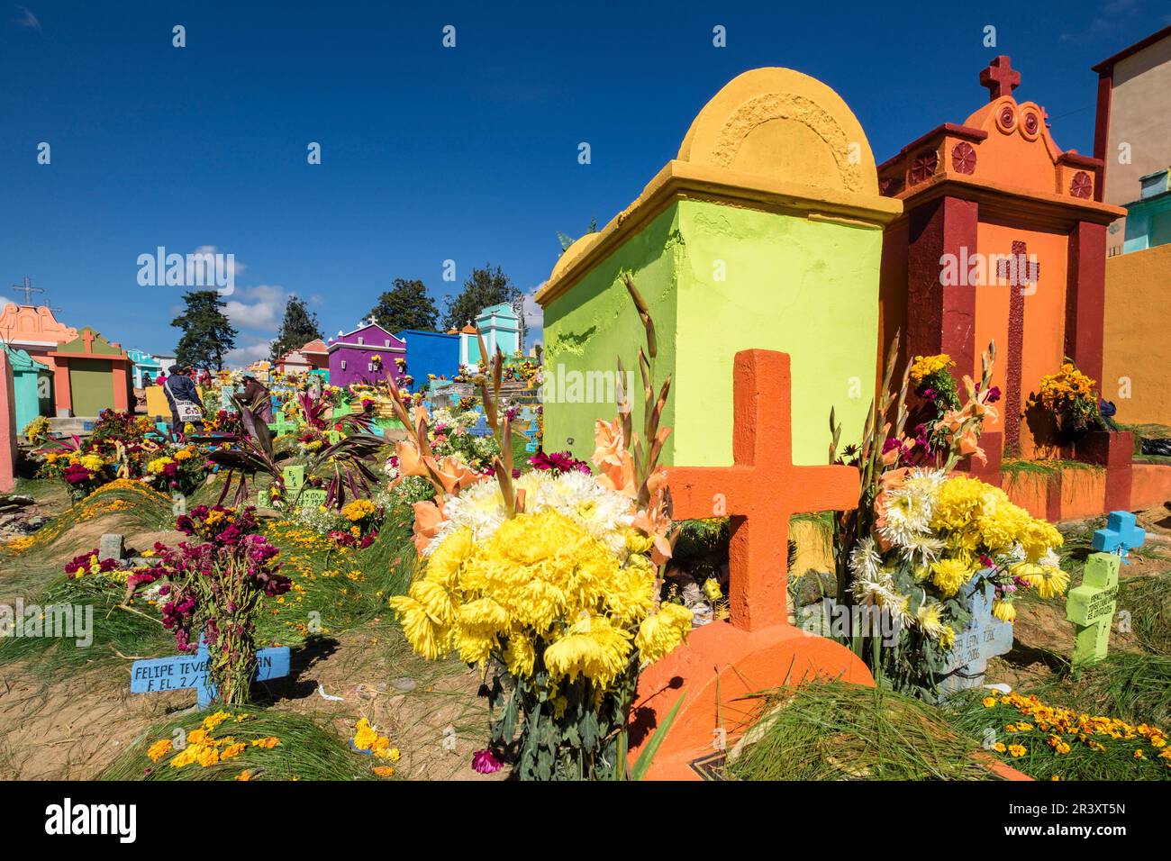 tumbas de colores, celebracion del dia de muertos en el Cementerio General, Santo Tomás Chichicastenango, República de Guatemala, América Central. Stock Photo