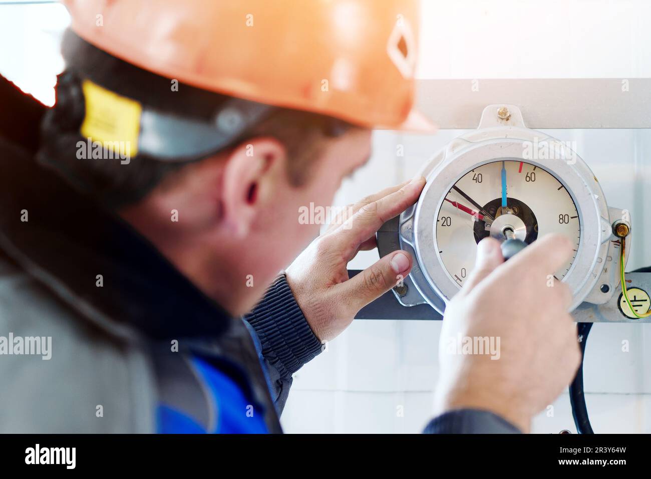 Instrumentation fitter adjusts and diagnoses gauge or pressure gauge at
