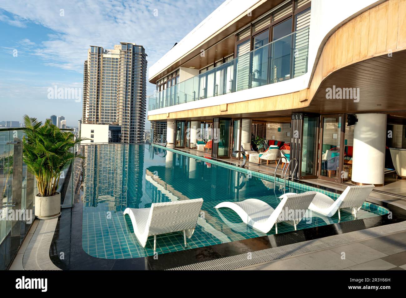 Radisson 5star hotel Da Nang, Vietnam May 16, 2023 Admire the infinity pool early in the