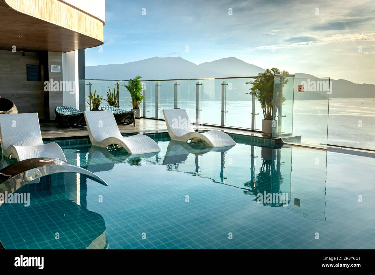 Radisson 5star hotel Da Nang, Vietnam May 16, 2023 Admire the infinity pool early in the
