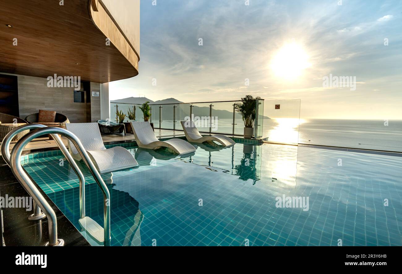 Radisson 5star hotel Da Nang, Vietnam May 16, 2023 Admire the infinity pool early in the
