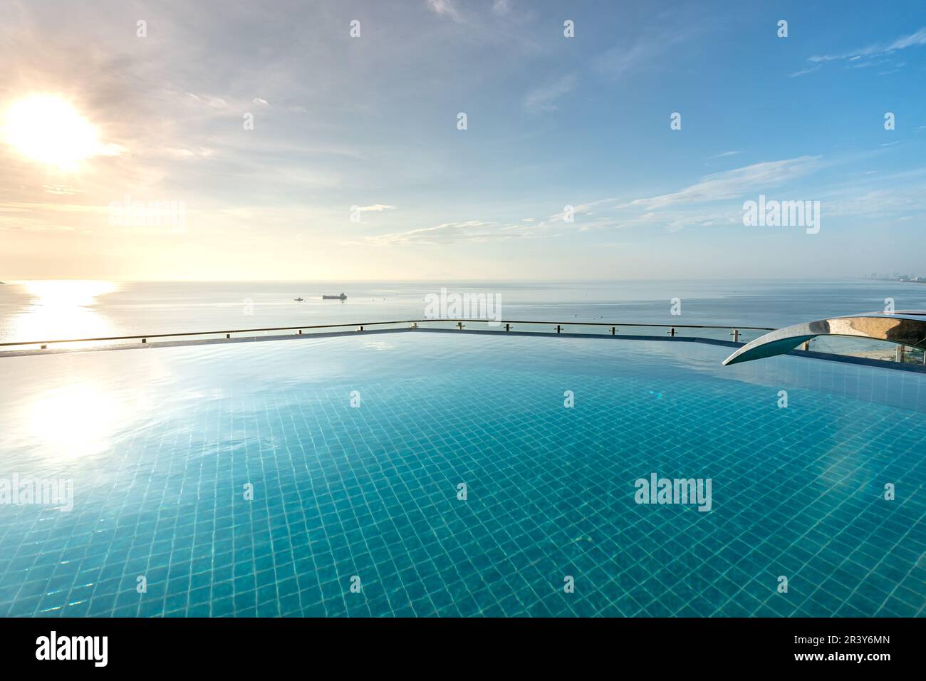 Radisson 5star hotel Da Nang, Vietnam May 16, 2023 Admire the infinity pool early in the