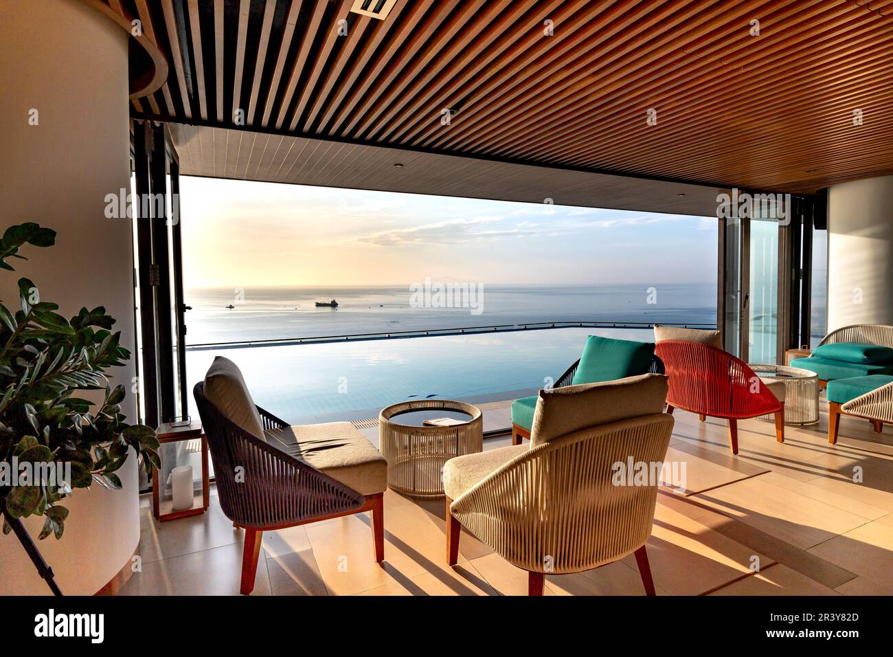 Radisson 5star hotel Da Nang, Vietnam May 16, 2023 Admire the infinity pool early in the