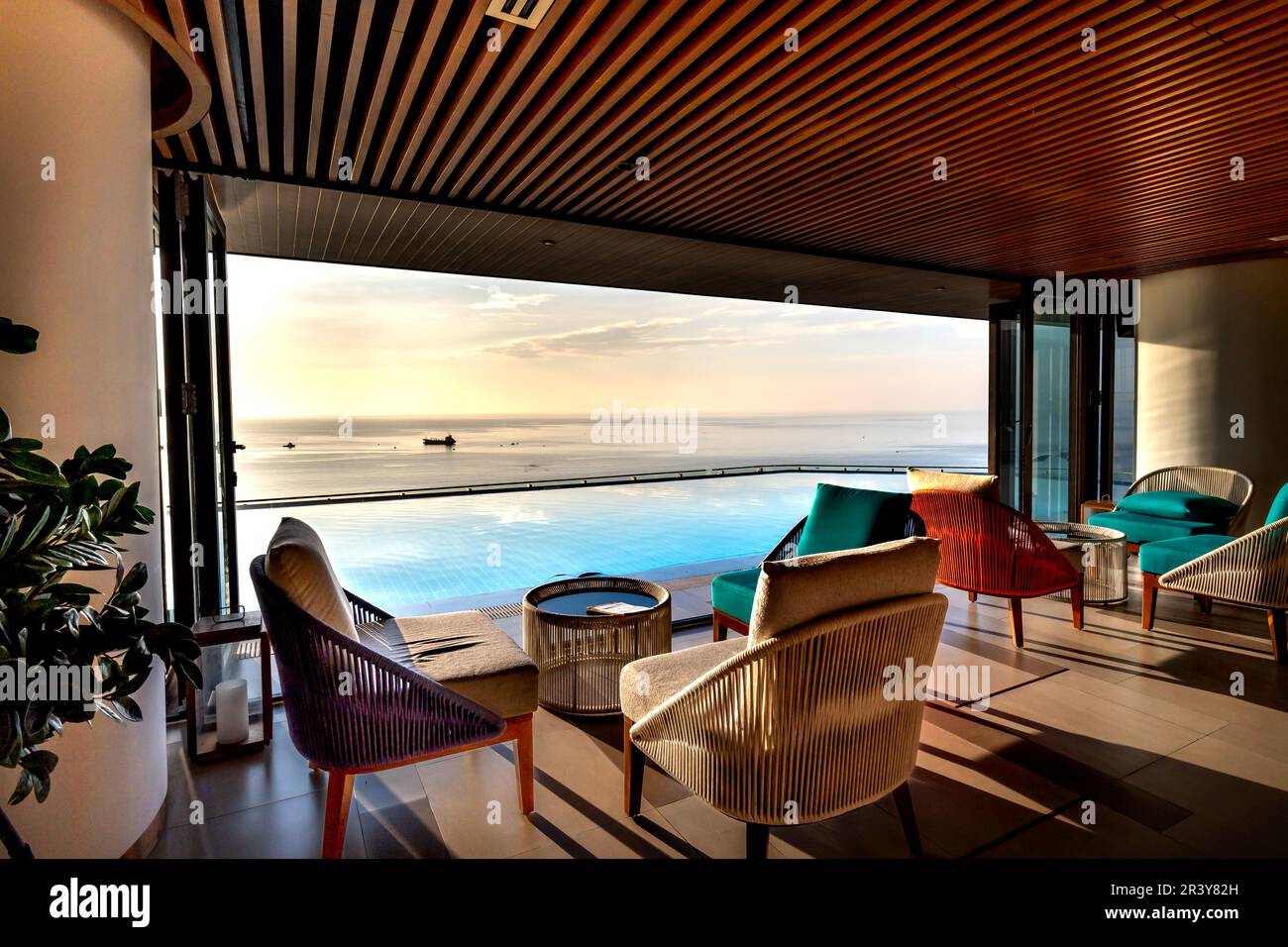 Radisson 5star hotel Da Nang, Vietnam May 16, 2023 Admire the infinity pool early in the