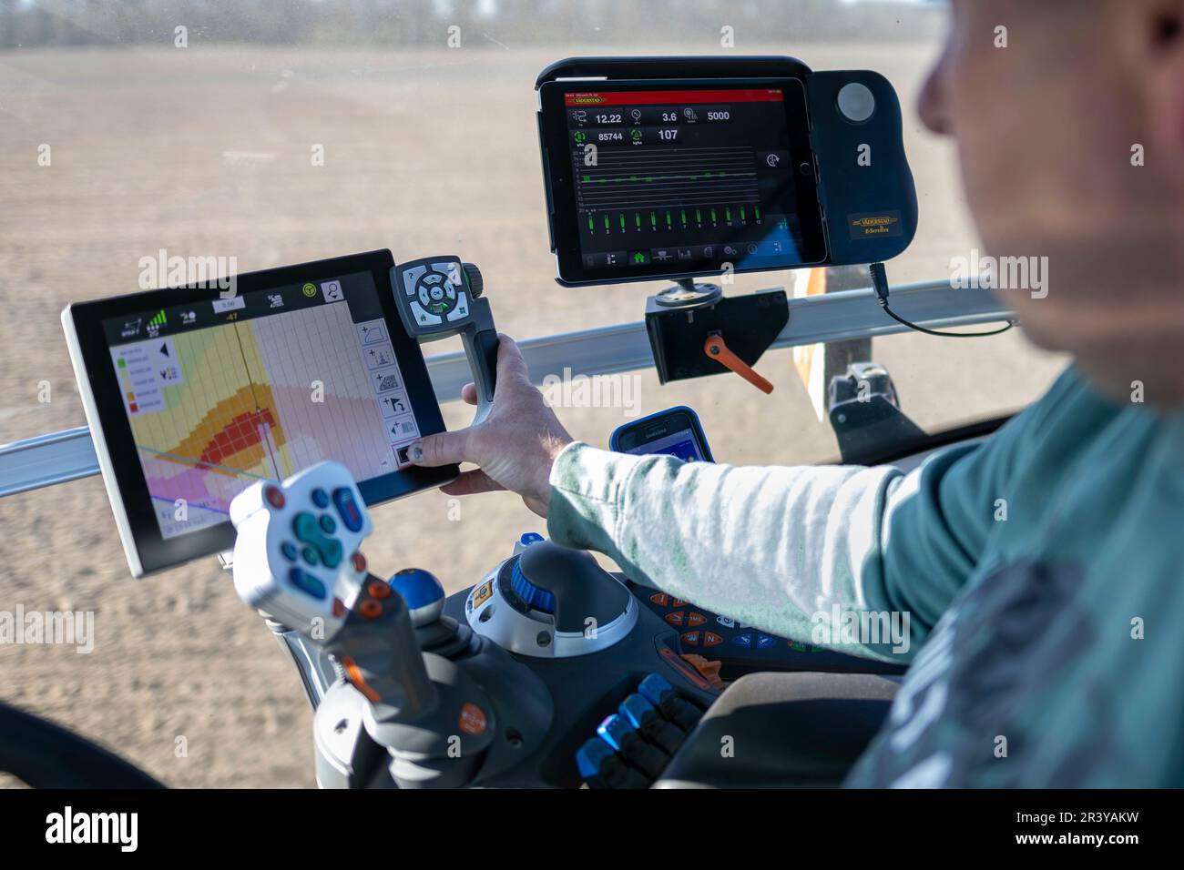 Meyenburg, Deutschland. 19th Apr, 2023. Maize sowing precision seeder Vaederstad Tempo, 12 rows, spacing 75 cm, 8 Kv?rner per square meter pulled by tractor Fendt 936 with 360 HP, || Model release available Credit: dpa/Alamy Live News Stock Photo