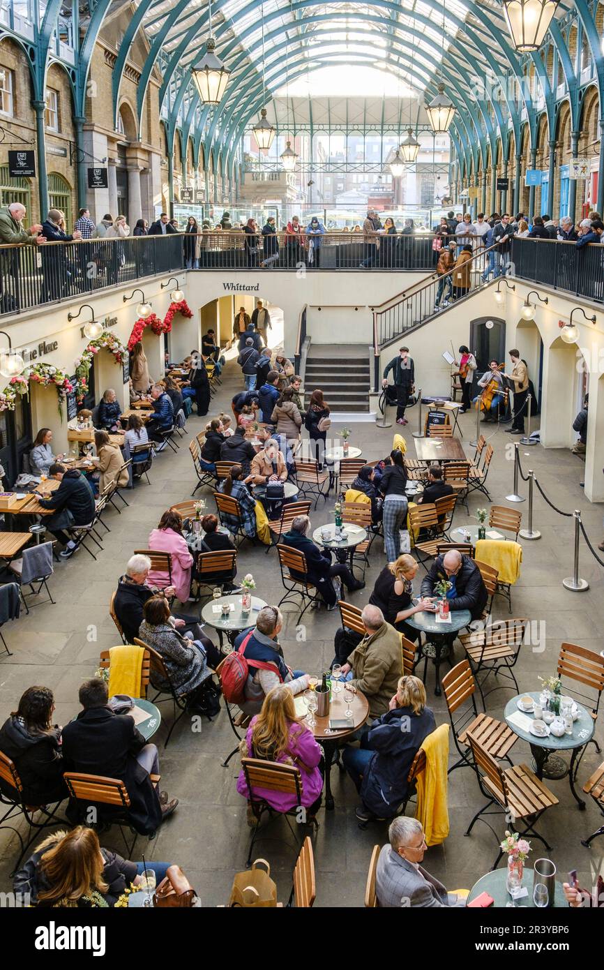 Covent Garden street artists Stock Photo