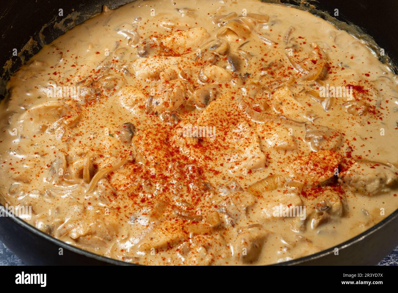 Creamy garlic chicken Stock Photo - Alamy
