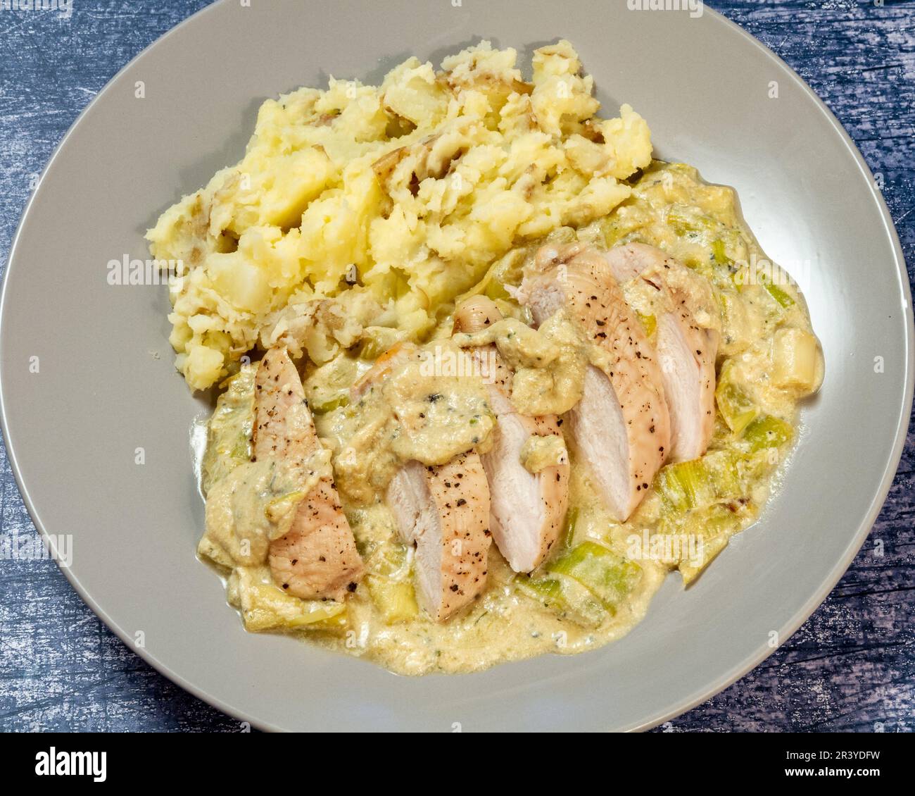 Chicken and leeks in blue cheese sauce from above Stock Photo