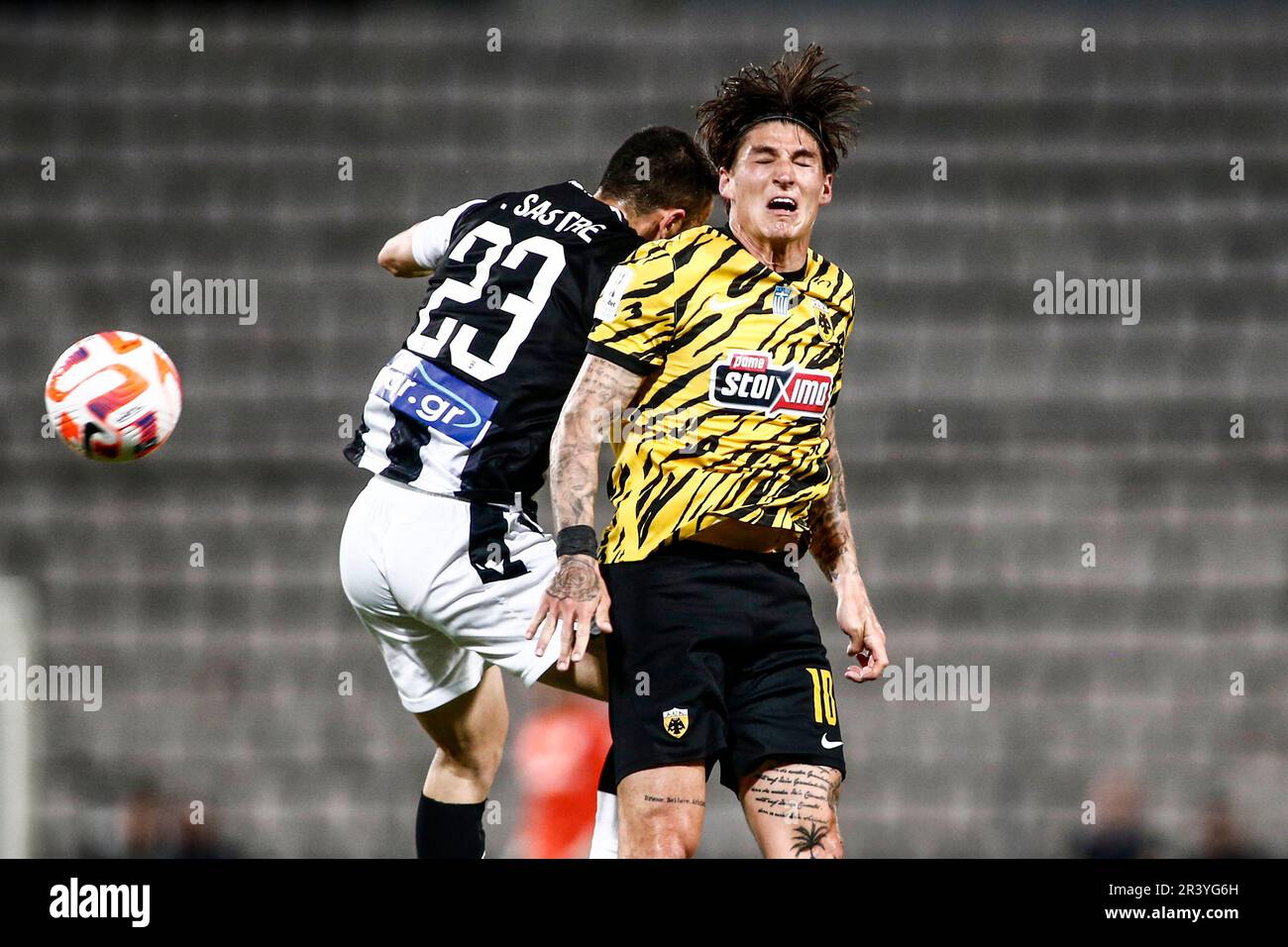 Volos, Greece. 24th May, 2023. AEK's Steven Zuber (Right) jumps for a header during the final of the Greek soccer Cup. AEK FC won the Greek soccer Cup against PAOK FC. (Credit Image: © Giannis Papanikos/ZUMA Press Wire) EDITORIAL USAGE ONLY! Not for Commercial USAGE! Stock Photo