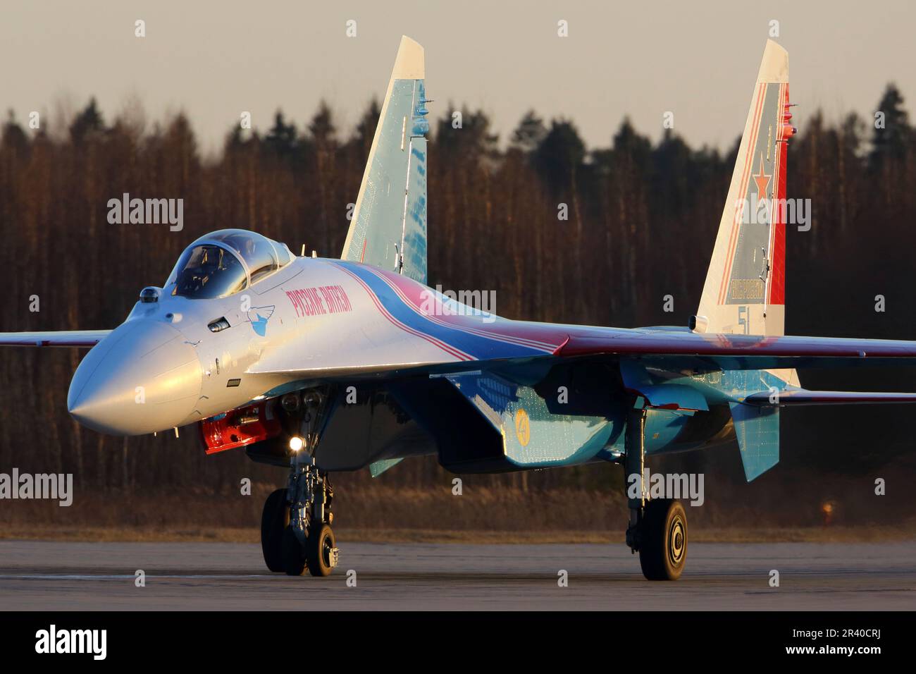 Российские самолеты фото. Русские Витязи пилотажная группа Су-35с. Су 35 Витязи. Истребитель Су-35. Су-35 русский Витязь истребитель.