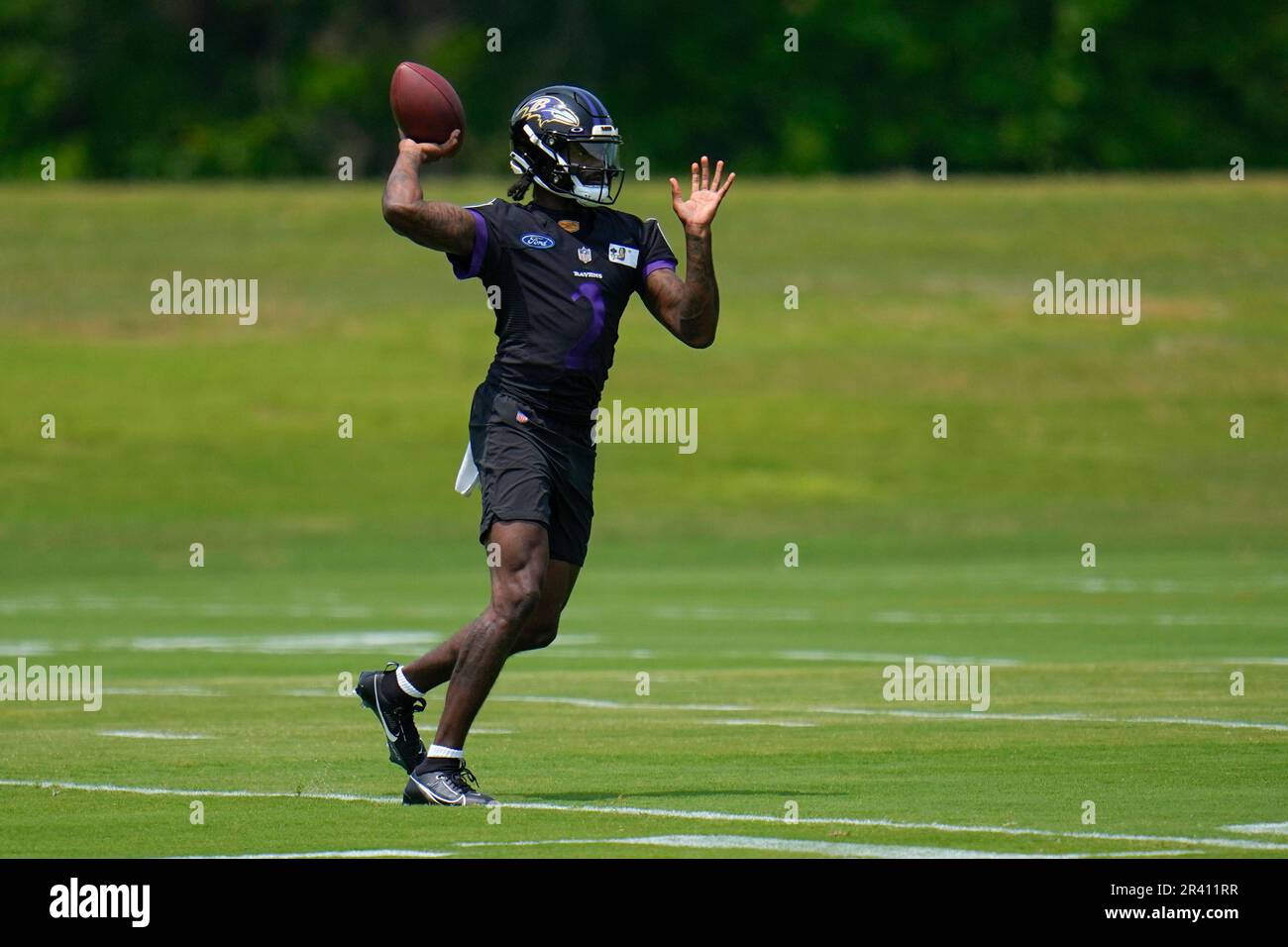 Baltimore Ravens quarterback Tyler Huntley works out during the team's