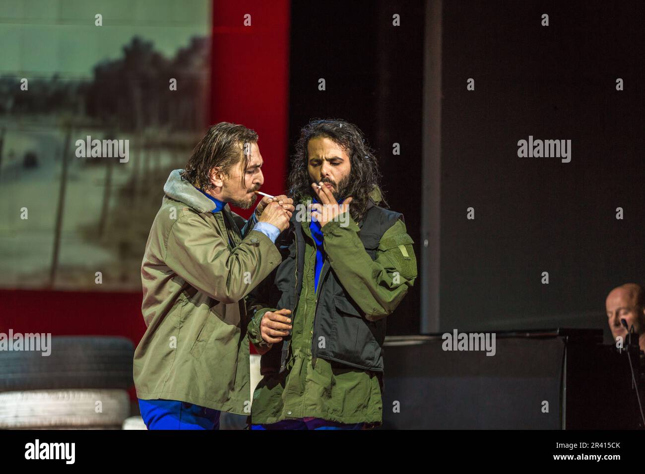 In einer Inszenierung des Gorki Theaters (Berlin) mit Mazen Aljubbeh