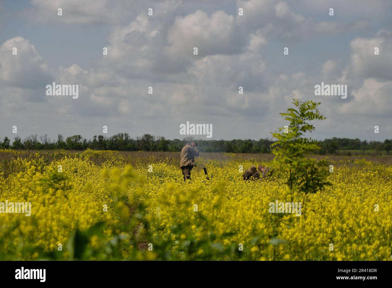 Vuhledar, Oblast, Ukraine. 25th May, 2023. A mortar team fires
