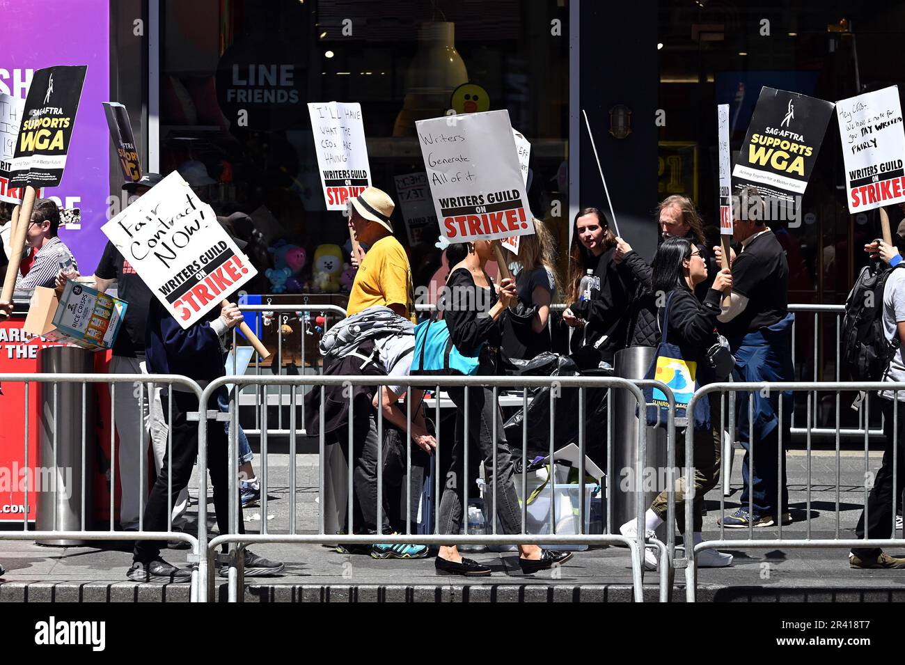 New York, USA. 25th May, 2023. Members of the Writers Guild of America (WGA) and their supporters hold an organized protest outside of Paramount offices in Times Square, New York, NY, May 25, 2023. The Writers Guild of America-East (WGA) is on strike against the Alliance of Motion Picture and Television Producers for better contract and residual rights. (Photo by Anthony Behar/Sipa USA) Credit: Sipa USA/Alamy Live News Stock Photo