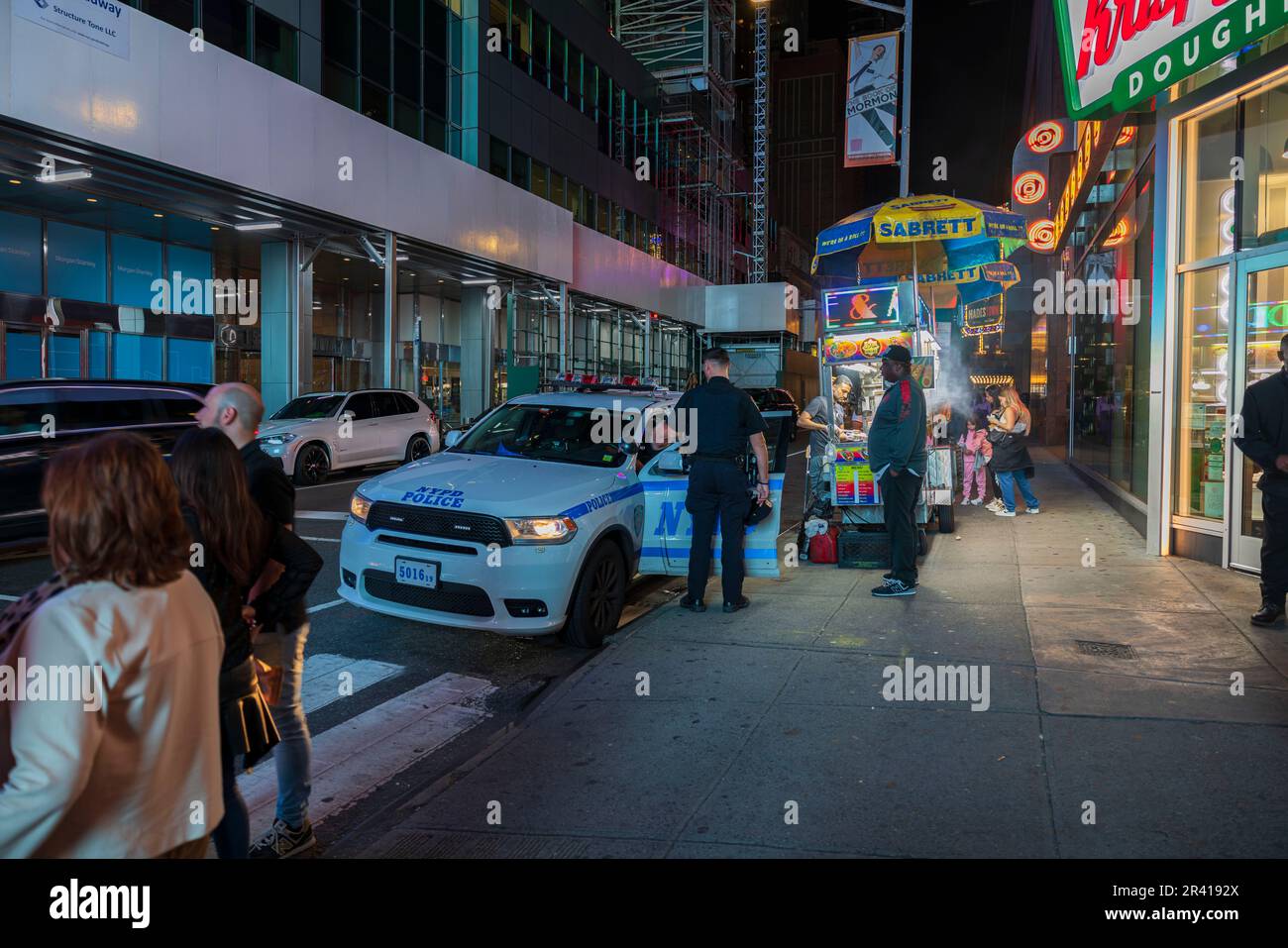 Police car new york night hi-res stock photography and images - Alamy