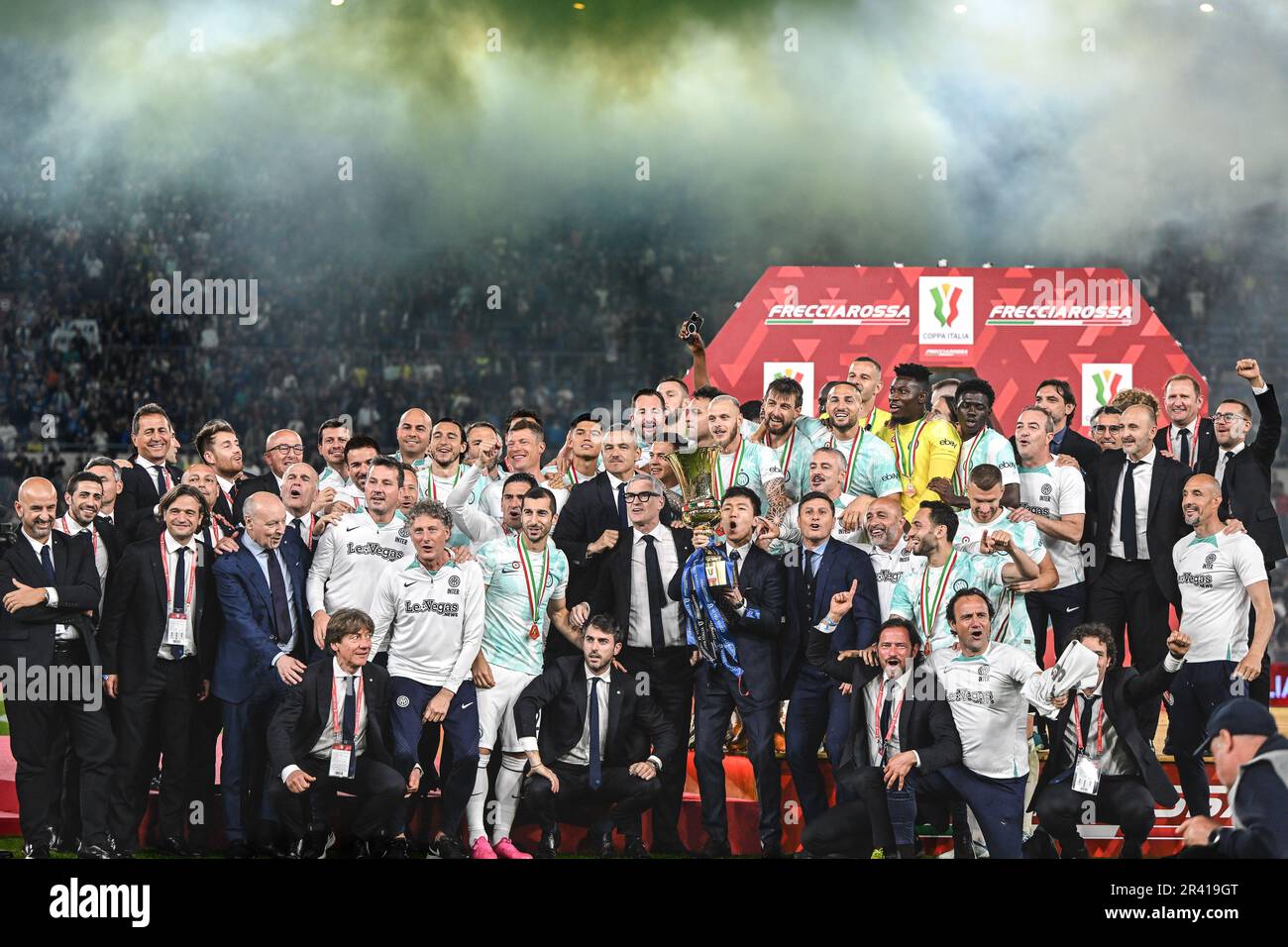 the players of Fiorentina Primavera celebrate victory of trophy News  Photo - Getty Images